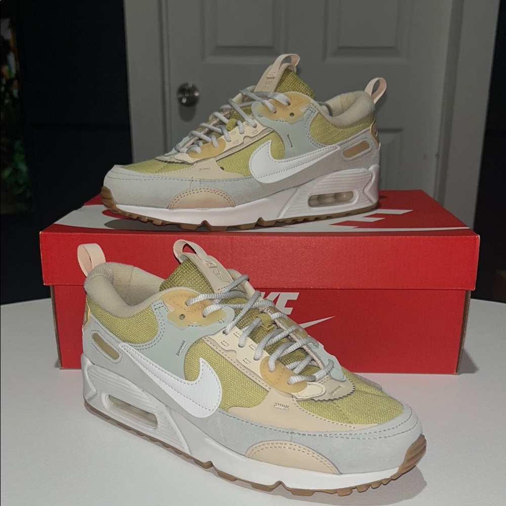 Nike Air Max 90 Futura “Buff Gold Light Green” Women’s Size 8